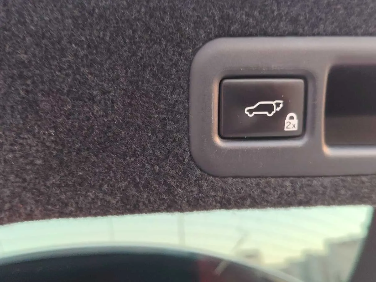 Car image 35