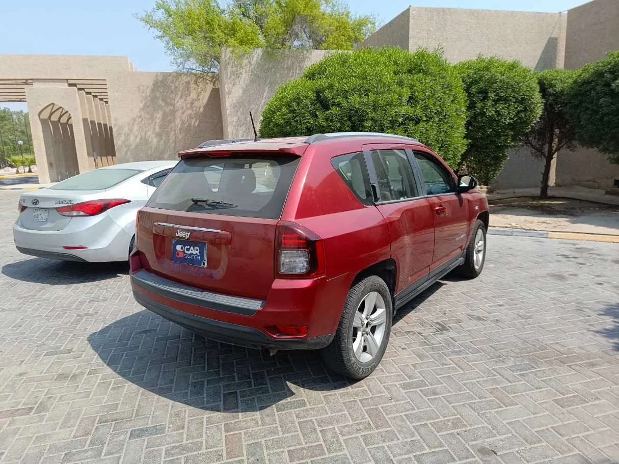 Car image 5