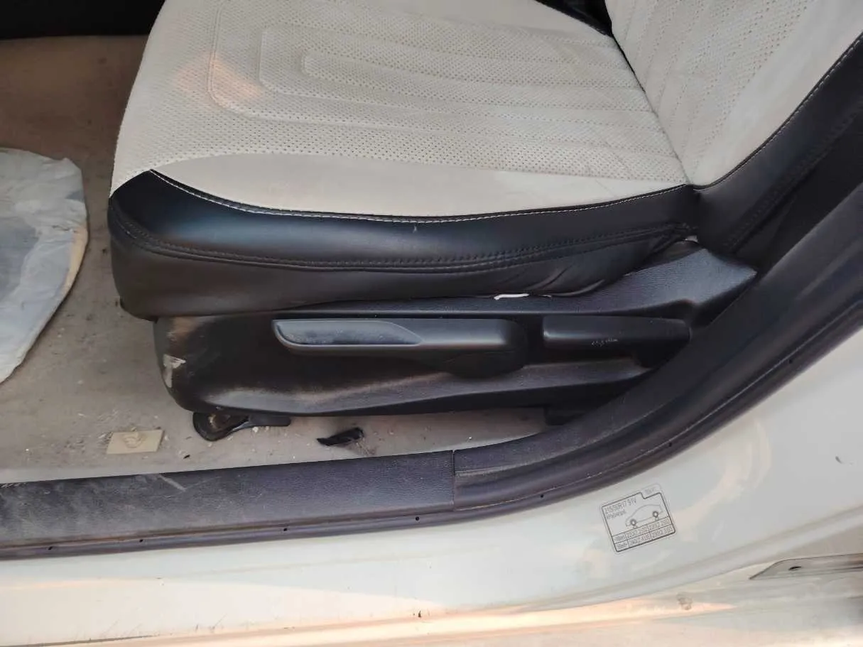 Car image 37