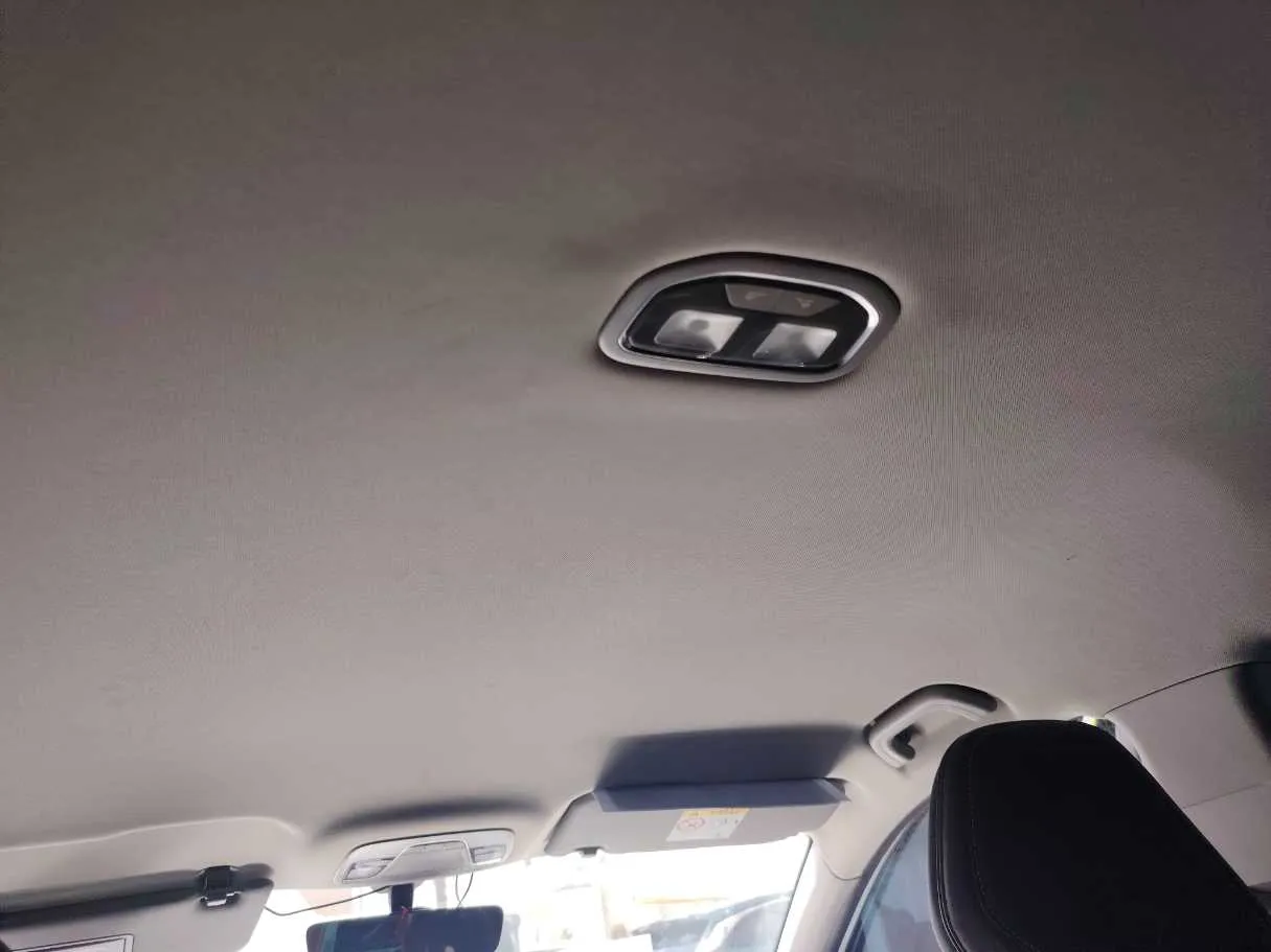 Car image 26