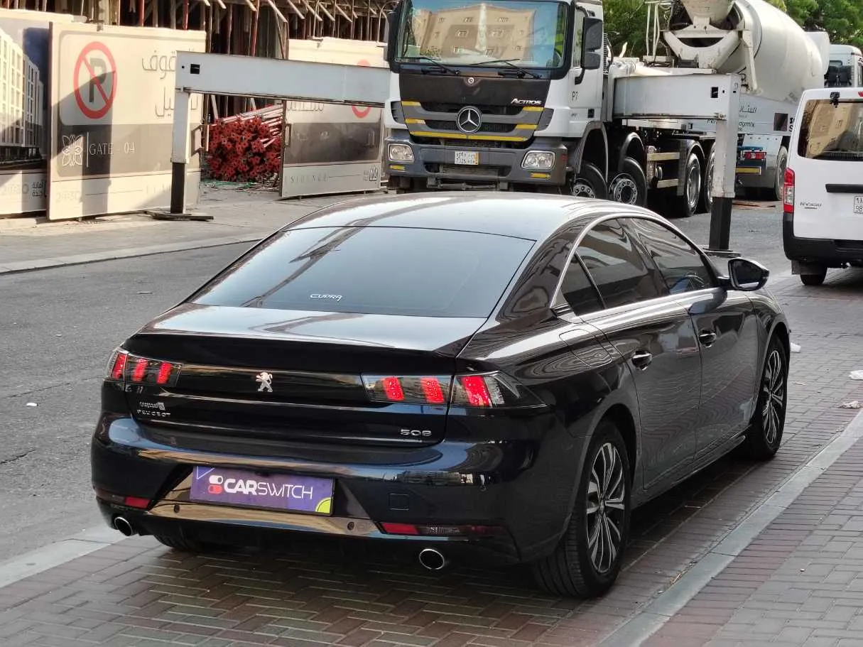 Car image 5