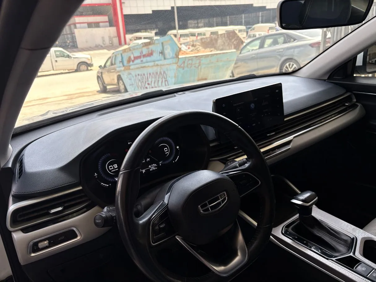 Car image 13