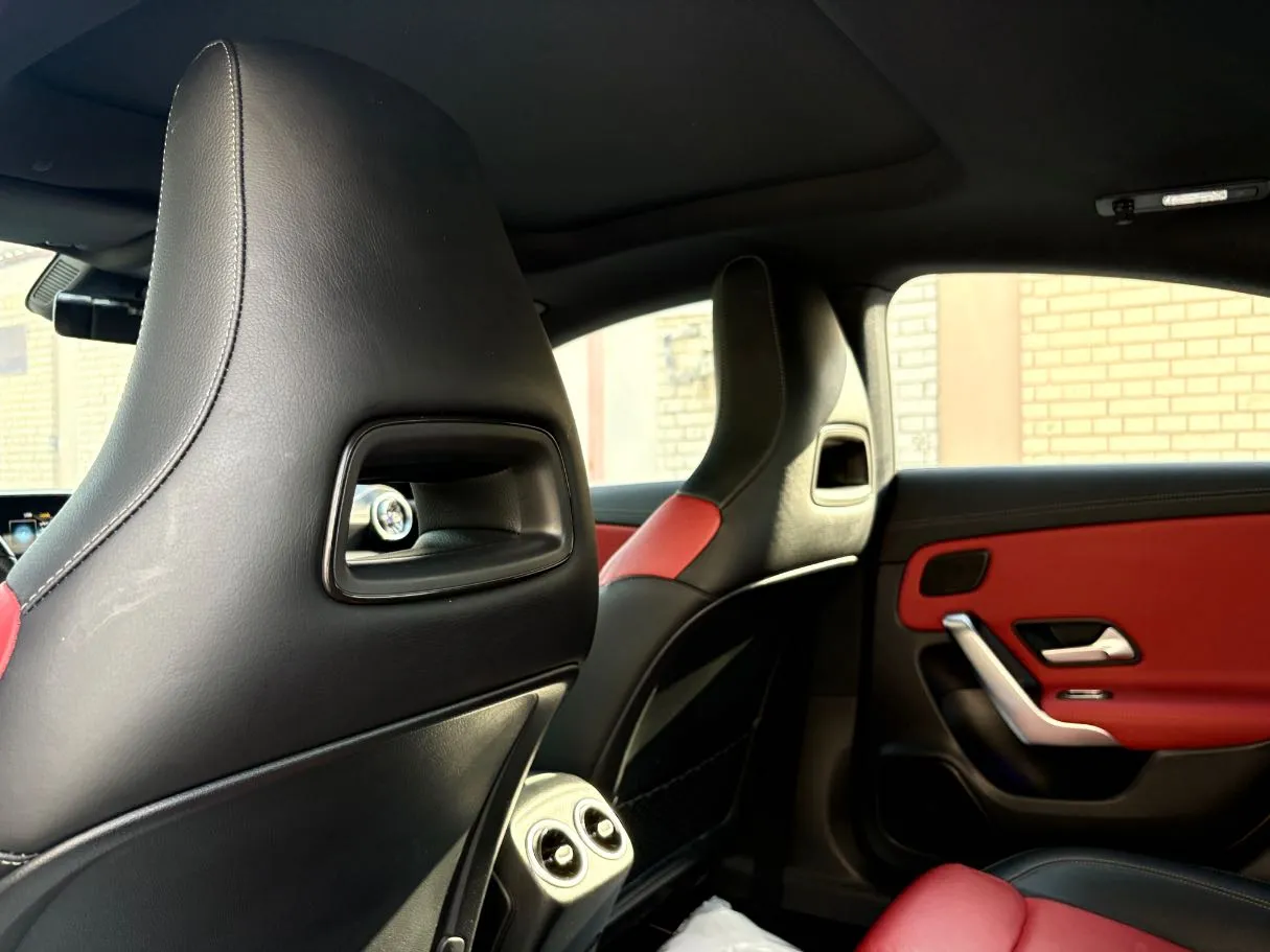 Car image 17