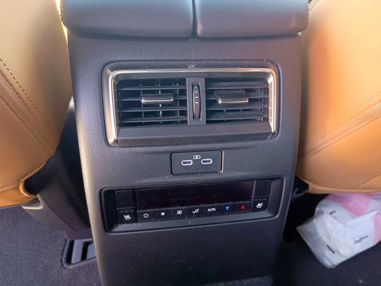Car image 40