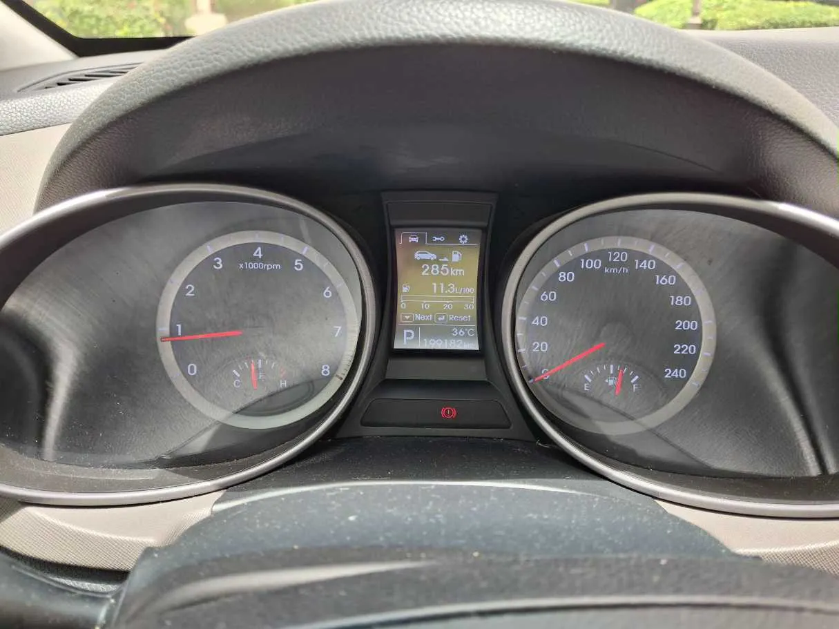 Car image 18