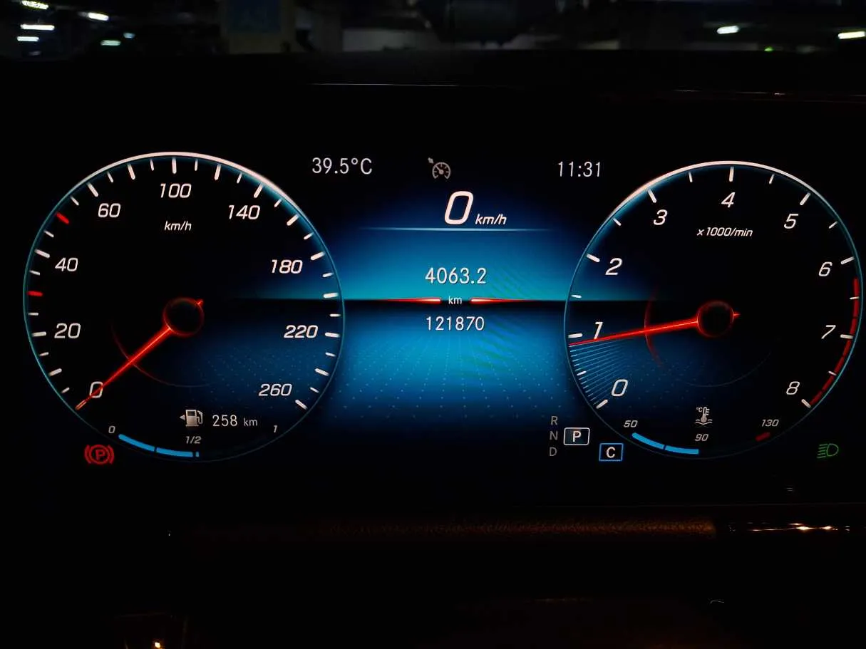 Car image 17