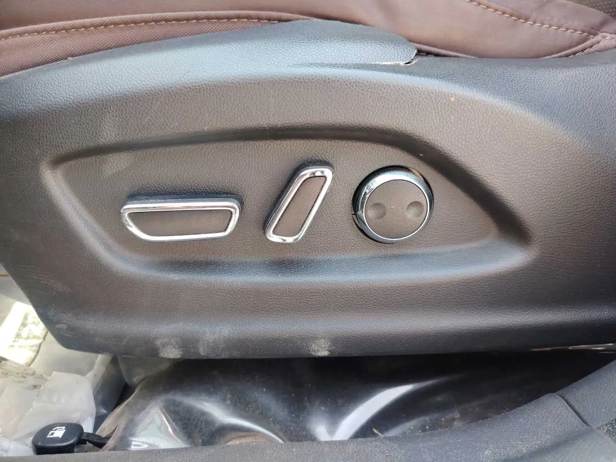 Car image 26