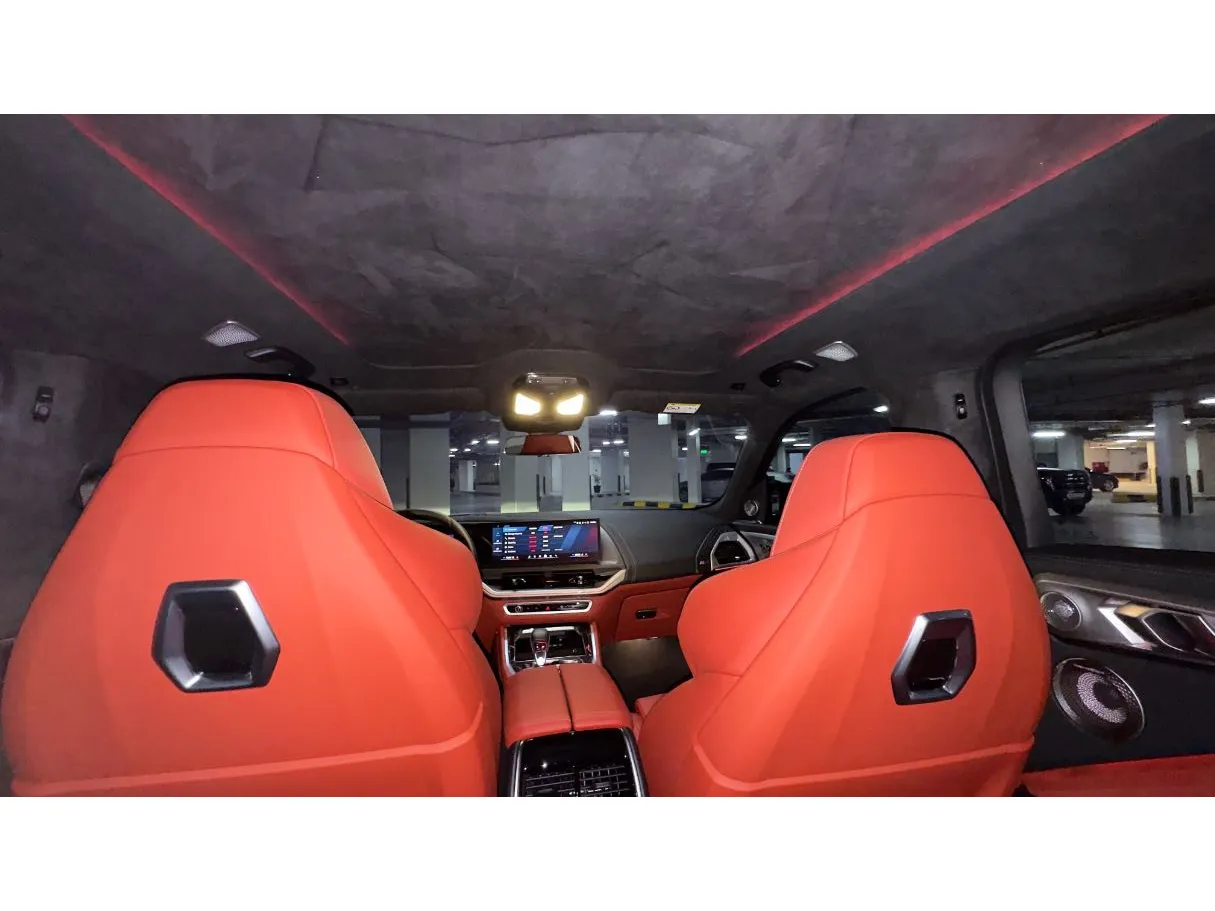 Car image 14