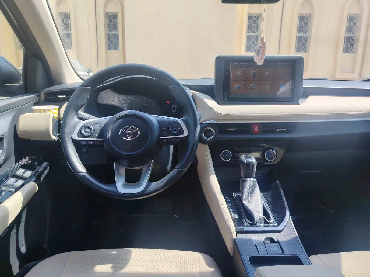 Car image 19