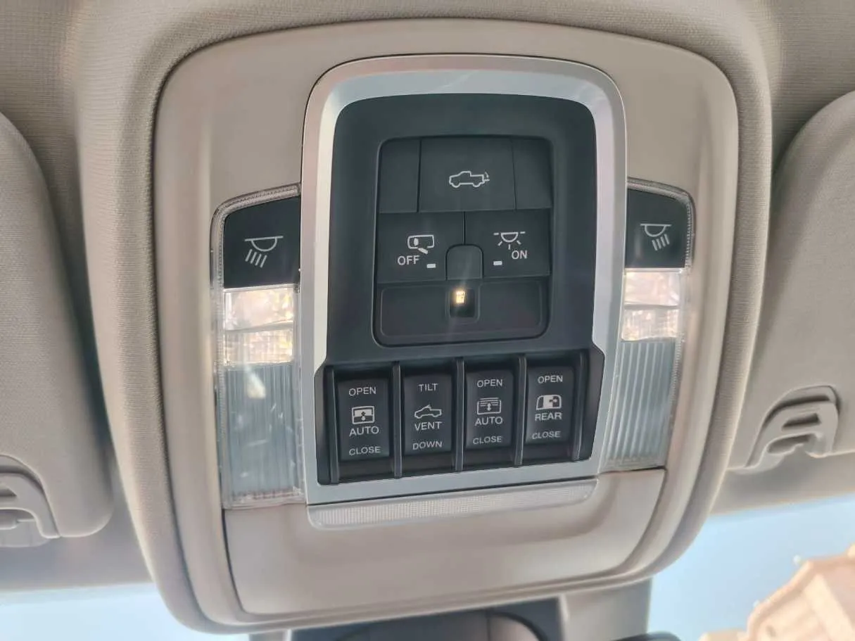 Car image 37