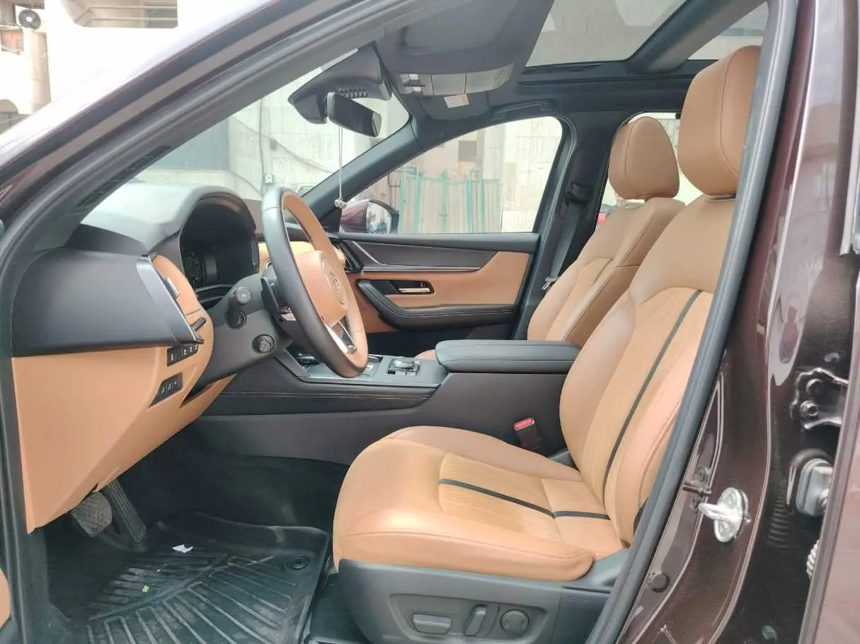 Car image 15