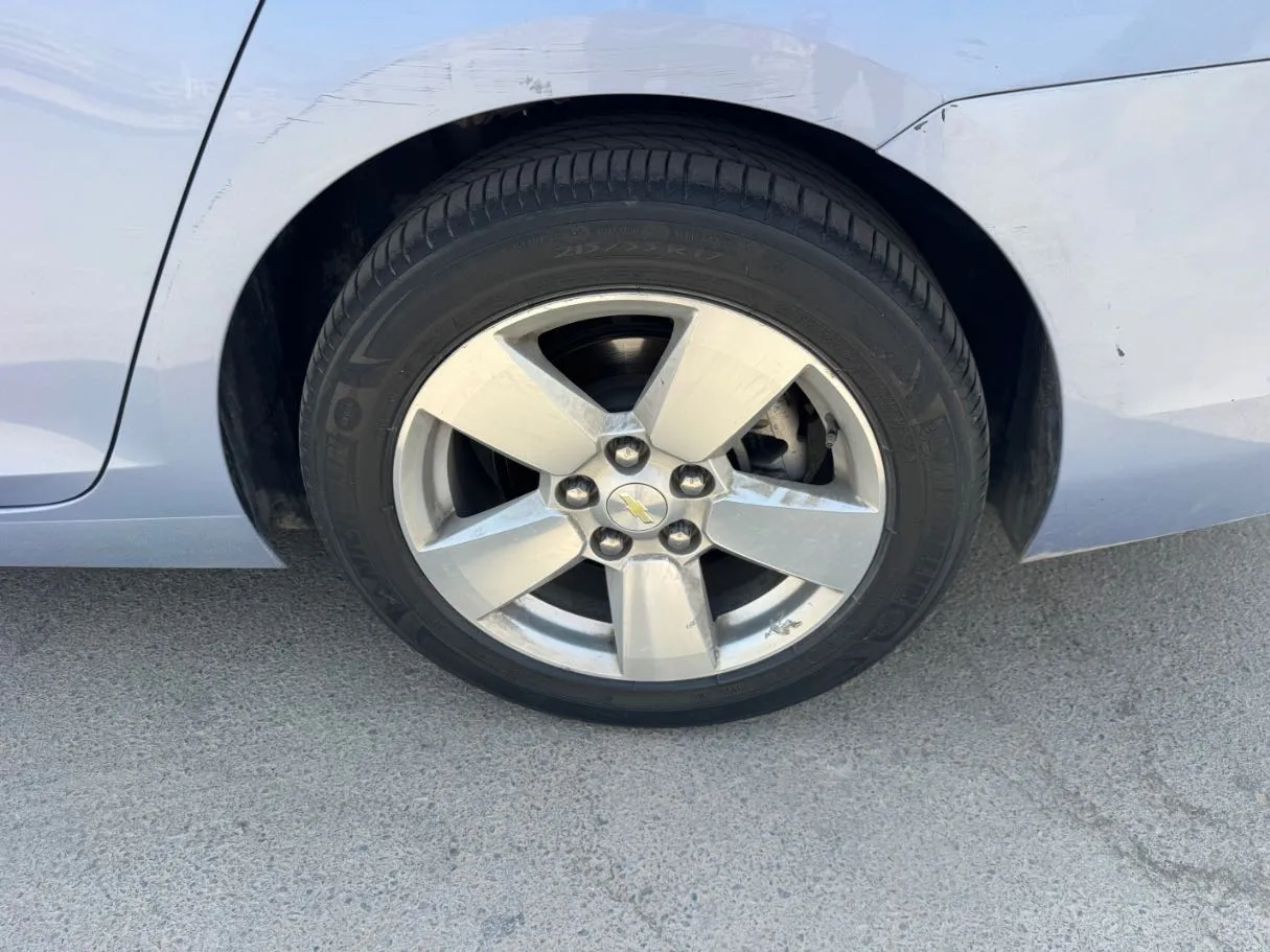 Car image 9