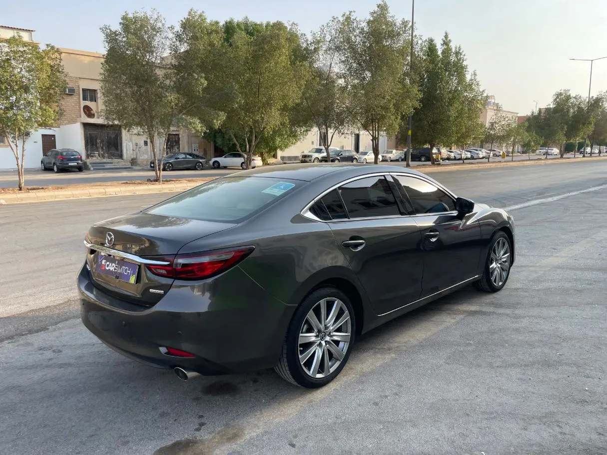 Car image 5