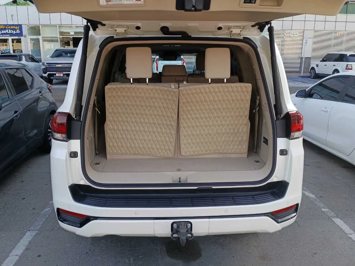 Car image 25