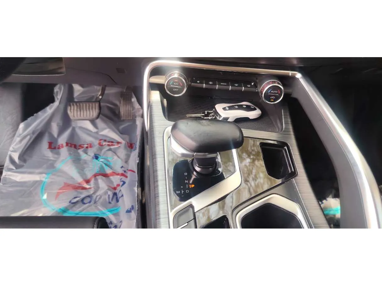 Car image 15