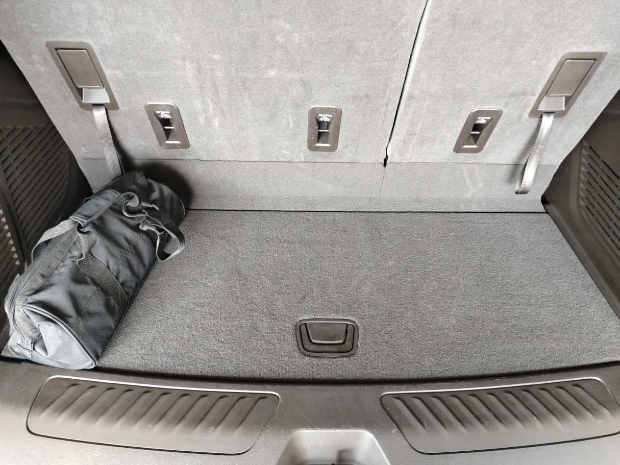 Car image 32