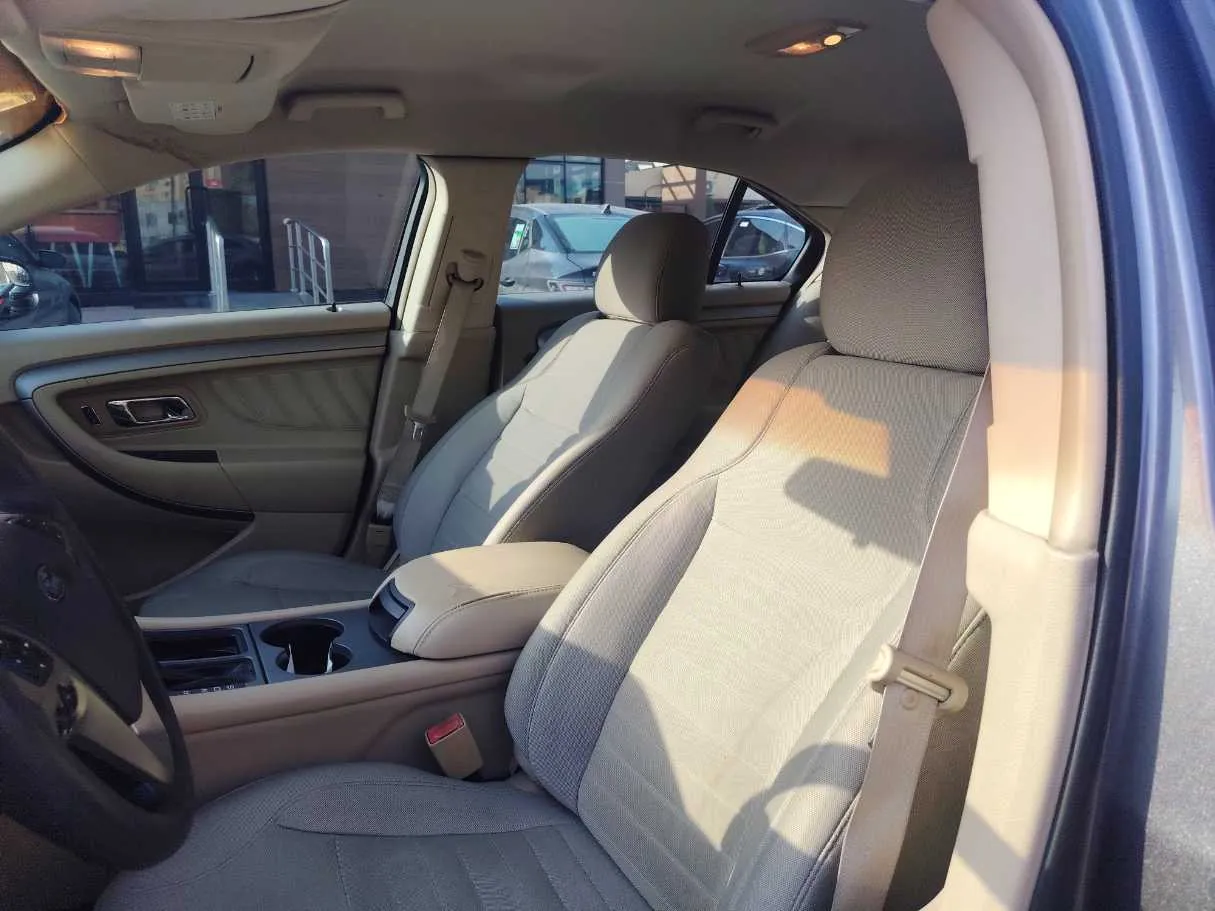 Car image 12