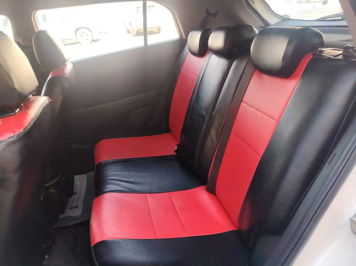 Car image 15