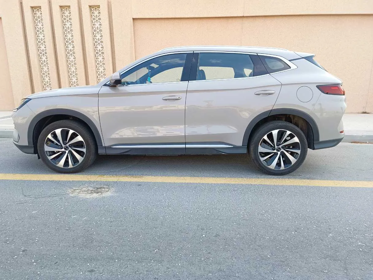 Car image 8