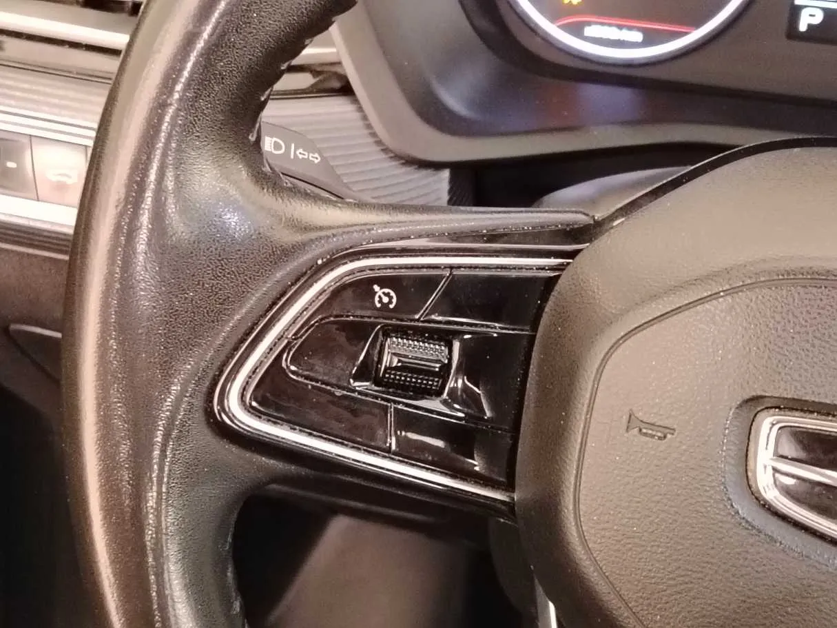 Car image 26