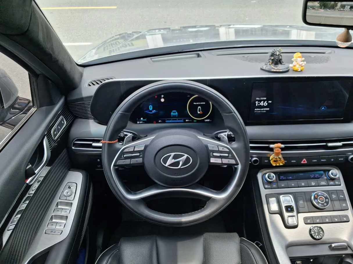 Car image 11