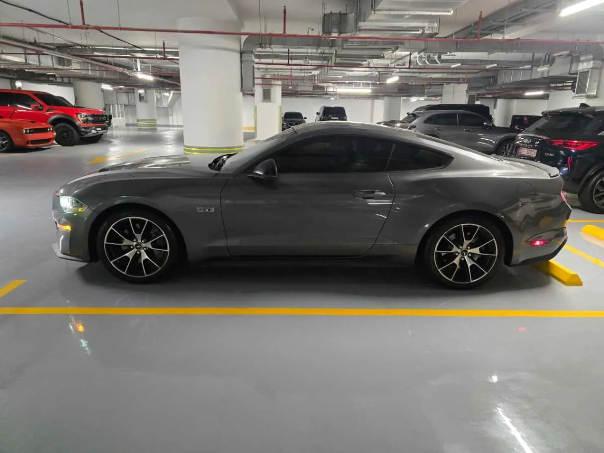 Car image 8
