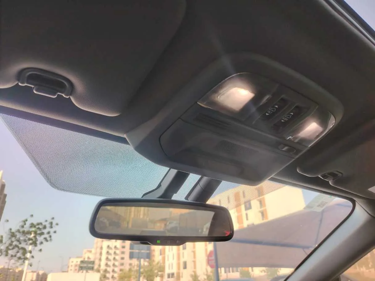 Car image 30