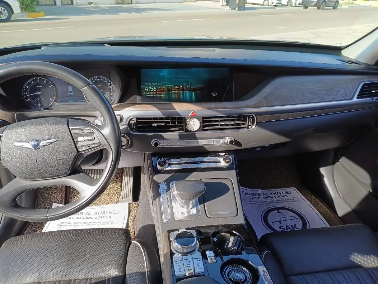 Car image 15