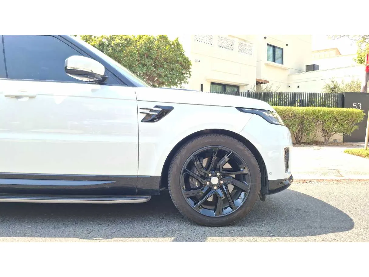 Car image 9