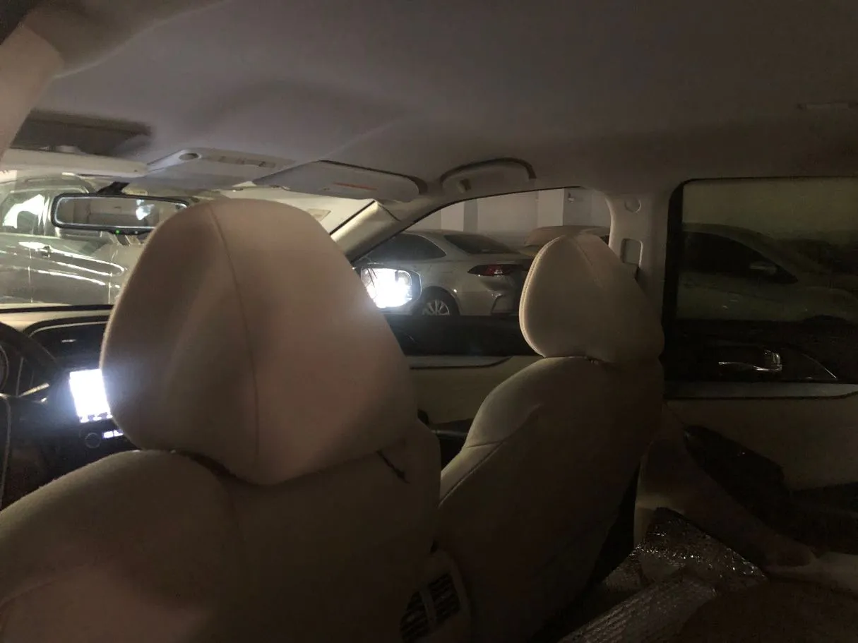 Car image 13