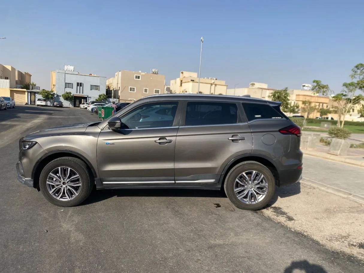 Car image 8