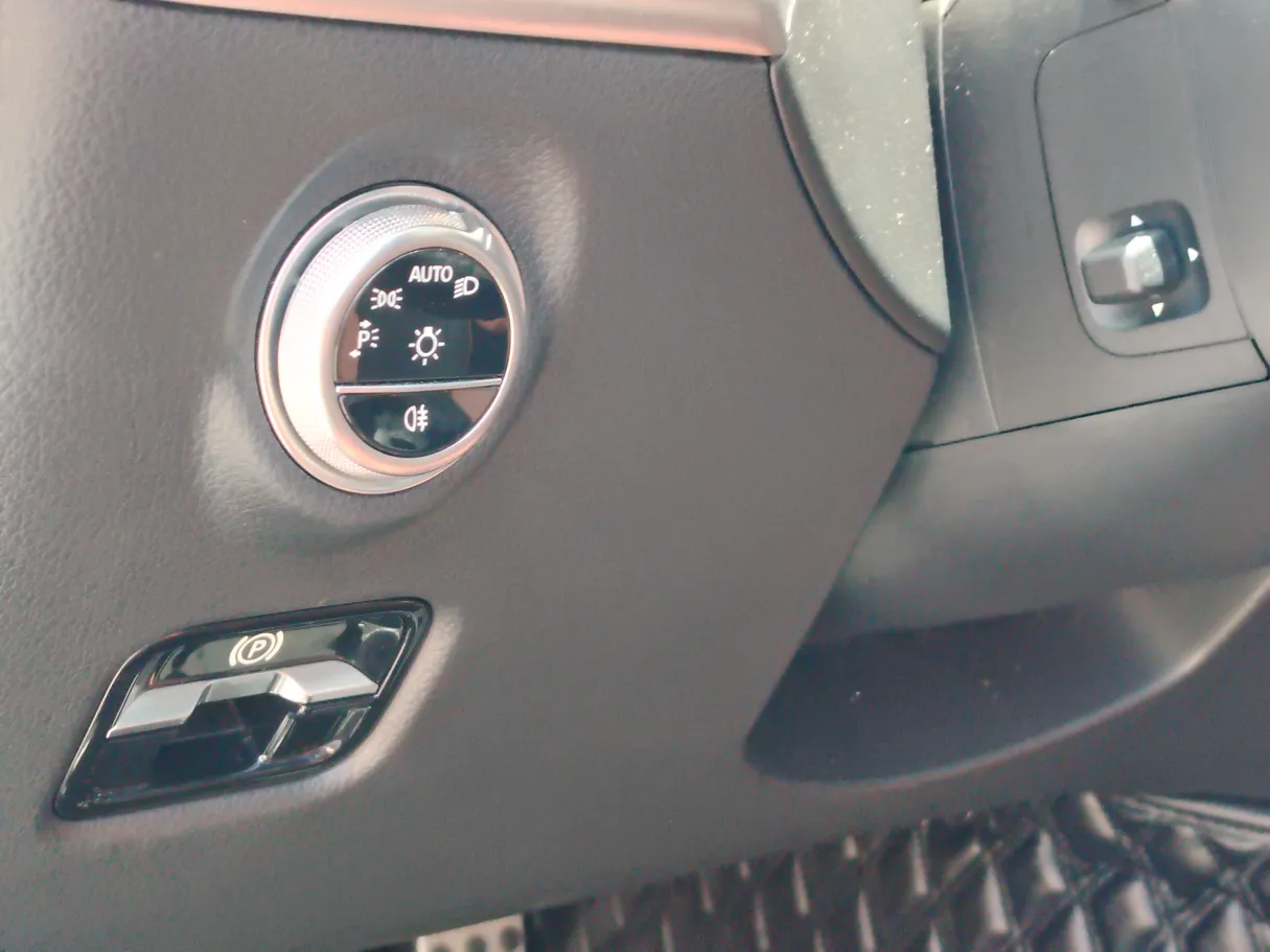 Car image 33