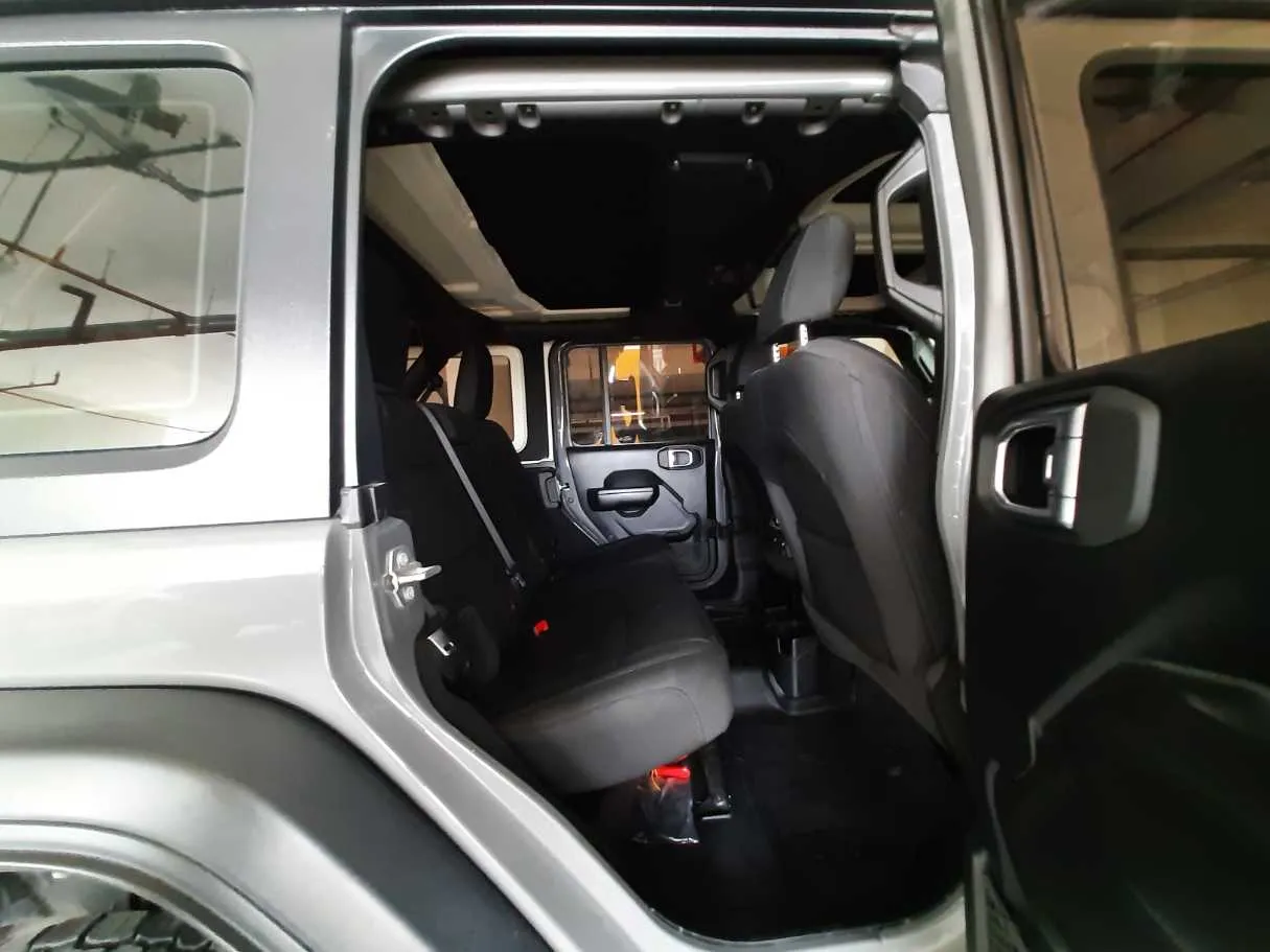 Car image 13