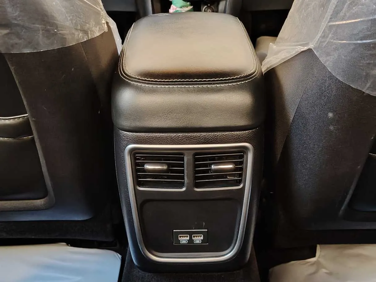 Car image 26