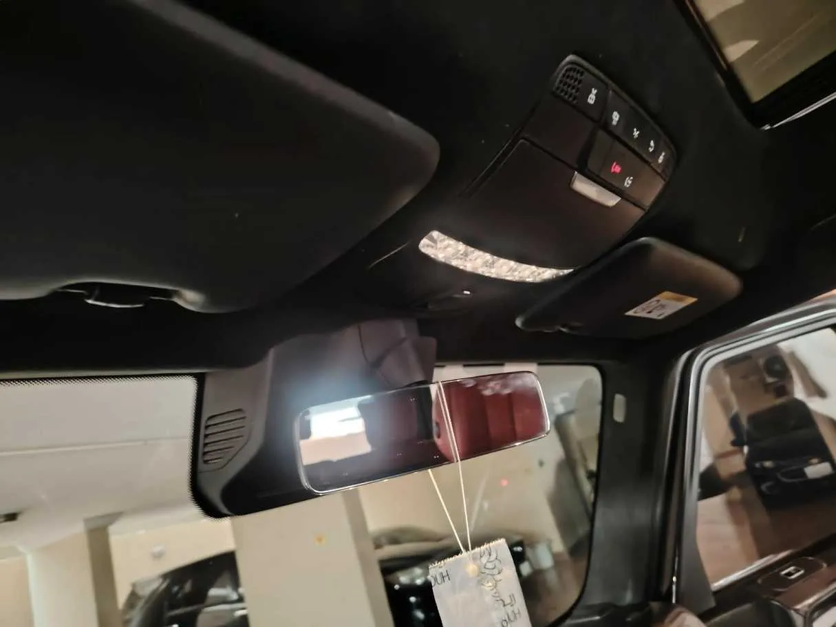 Car image 34