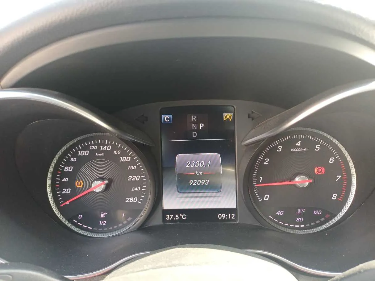 Car image 18