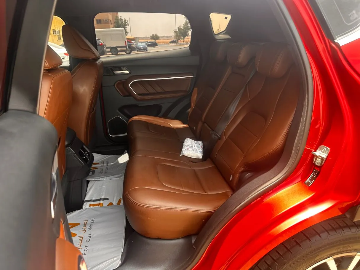 Car image 14