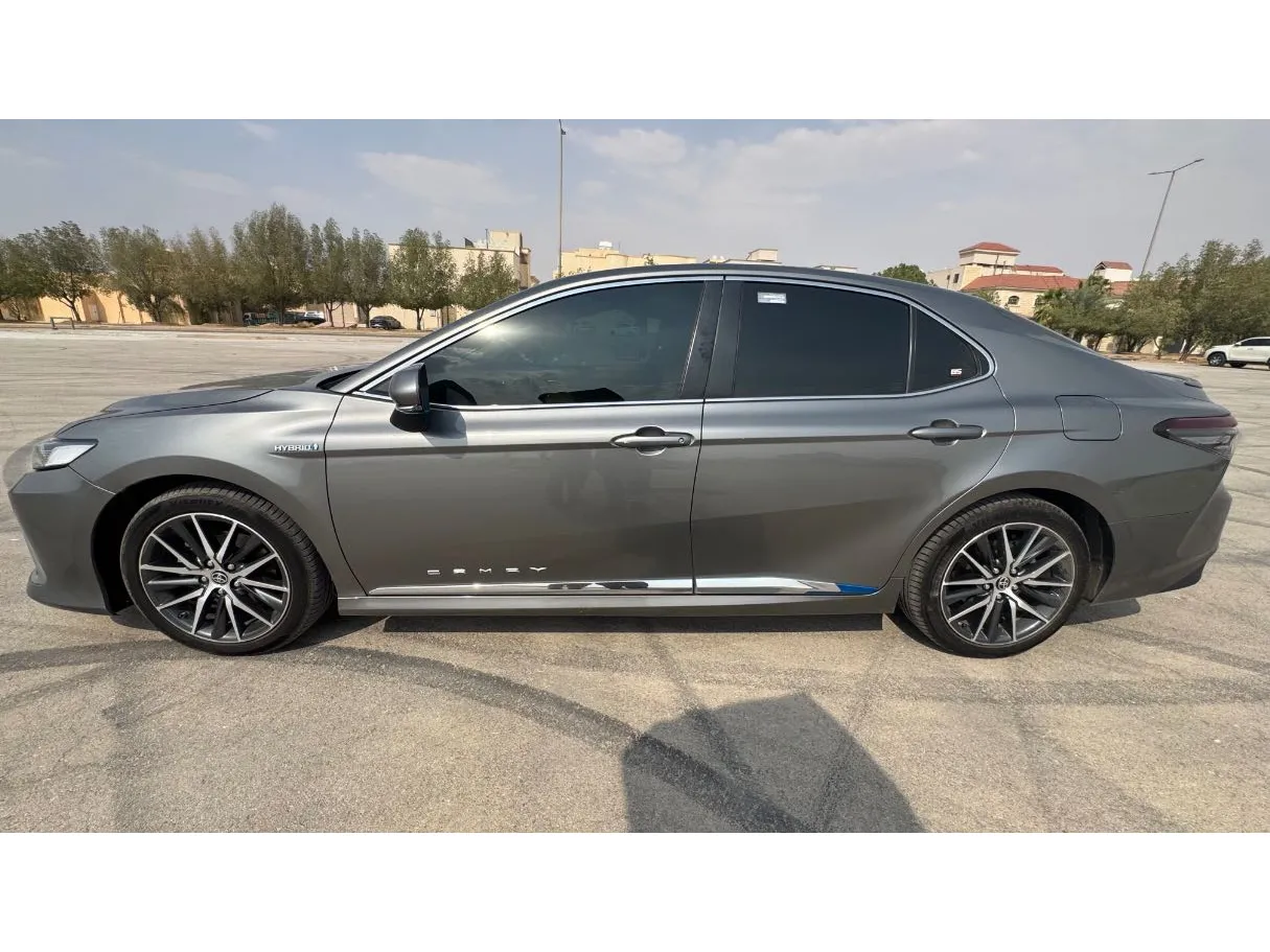 Car image 8