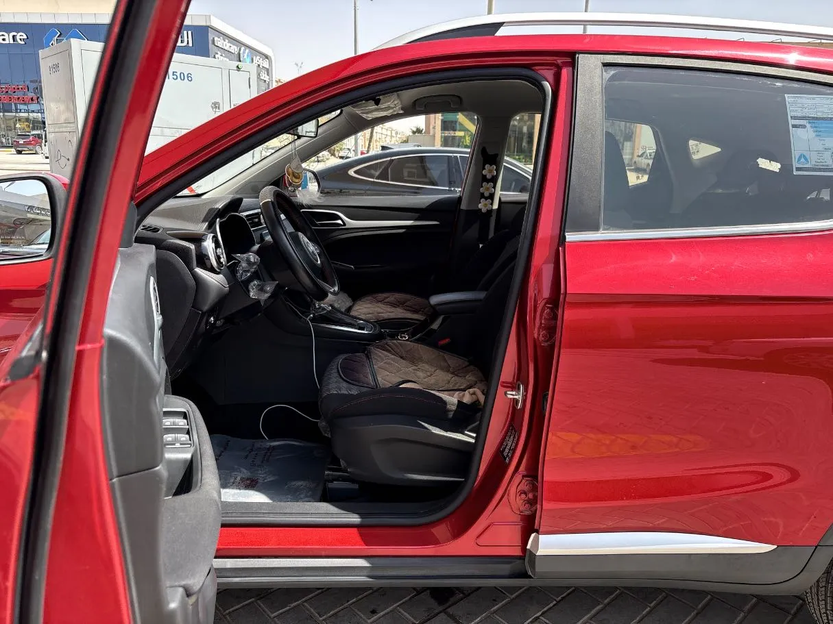 Car image 12