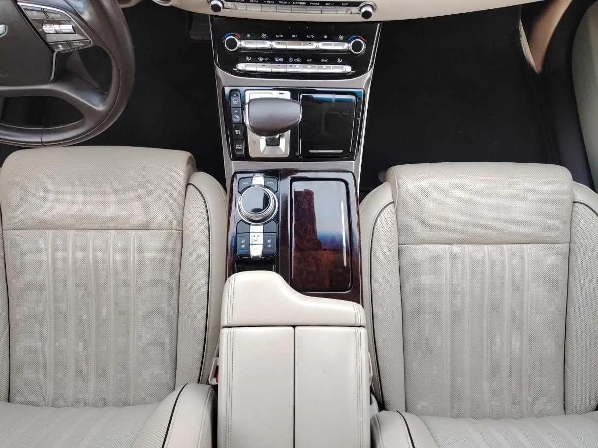 Car image 20