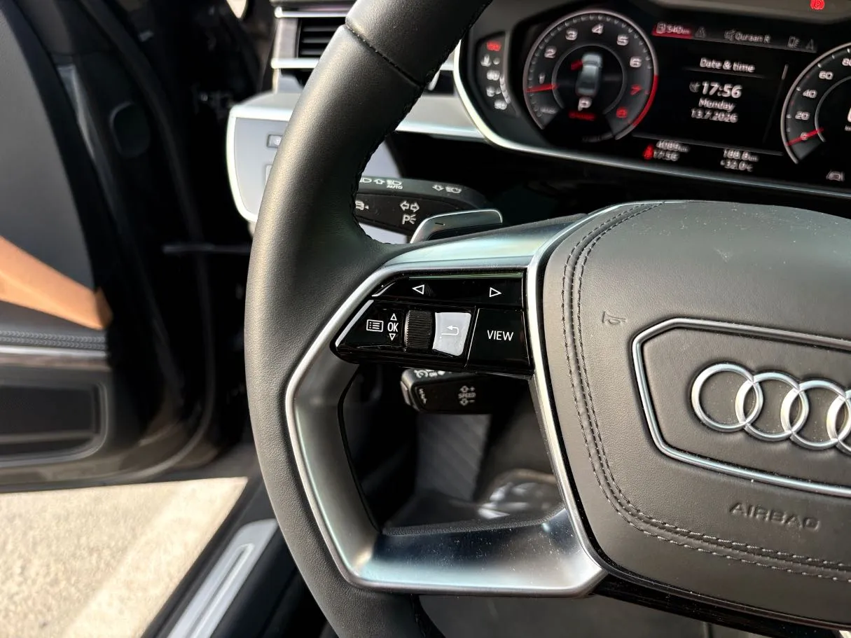 Car image 27