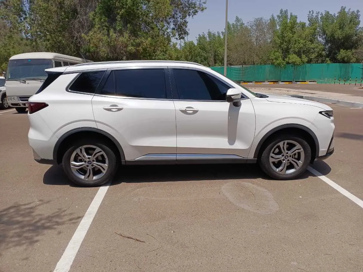 Car image 8