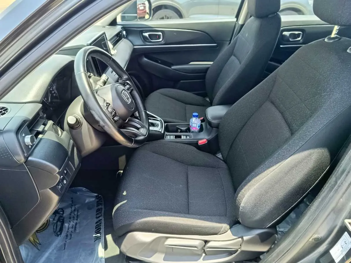 Car image 15