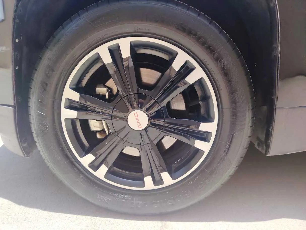 Car image 10