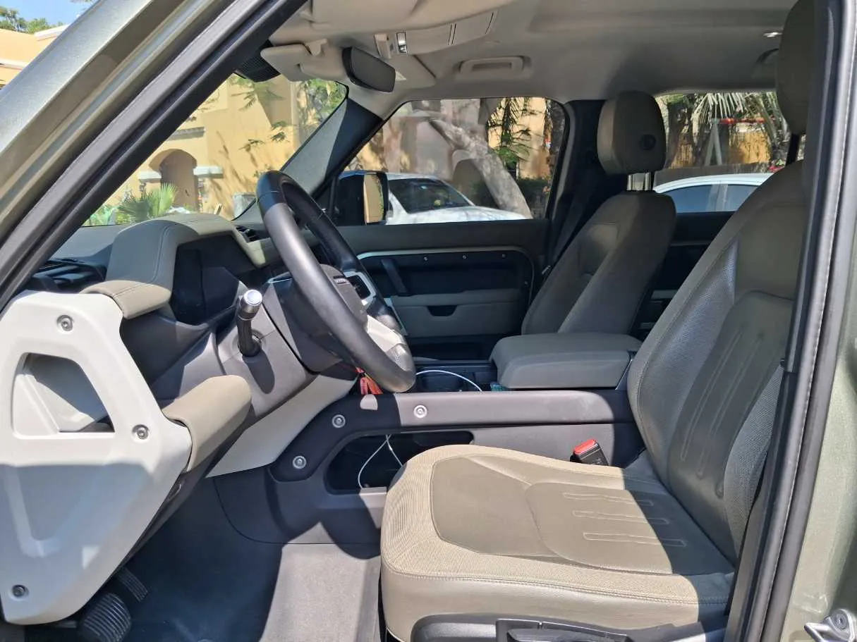 Car image 12