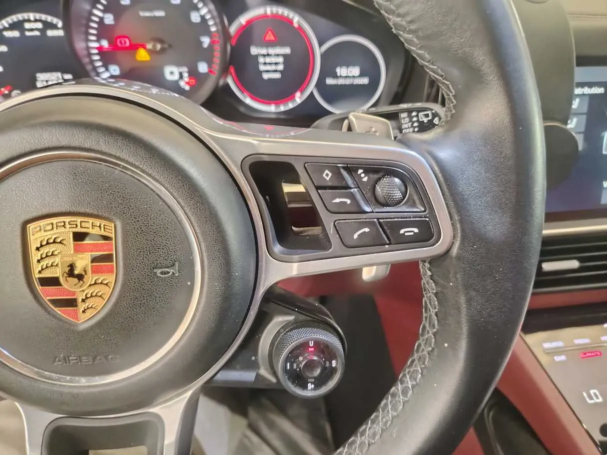 Car image 32