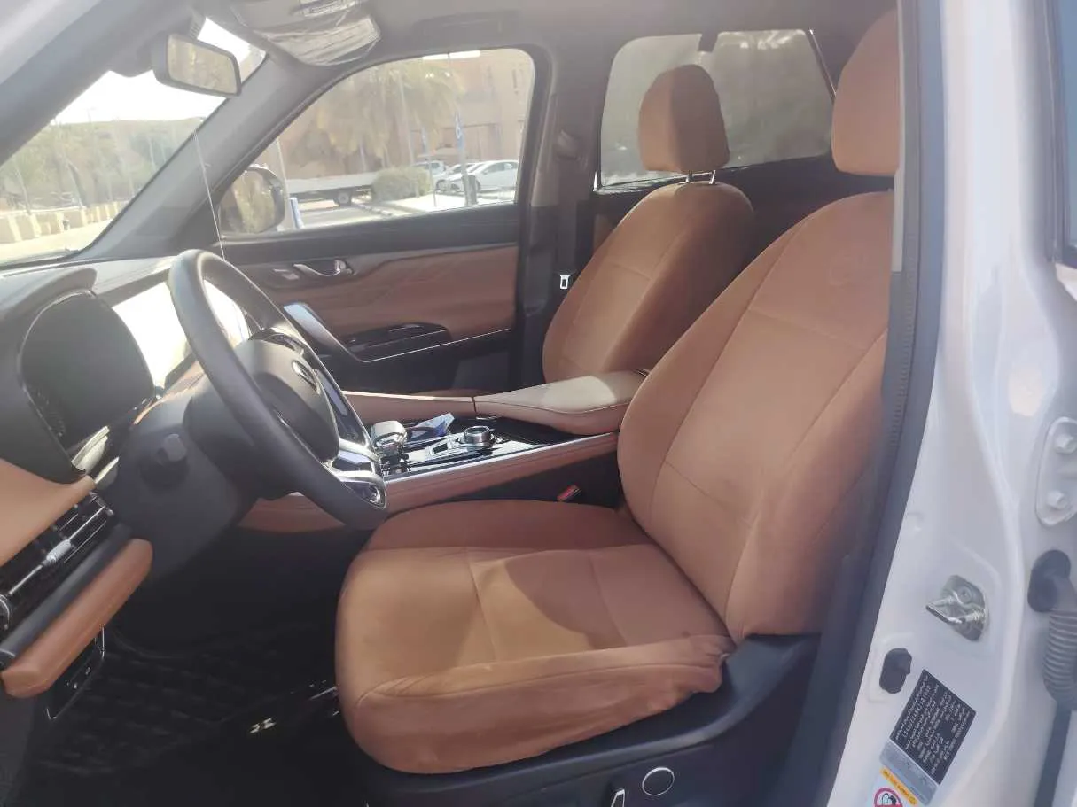 Car image 12