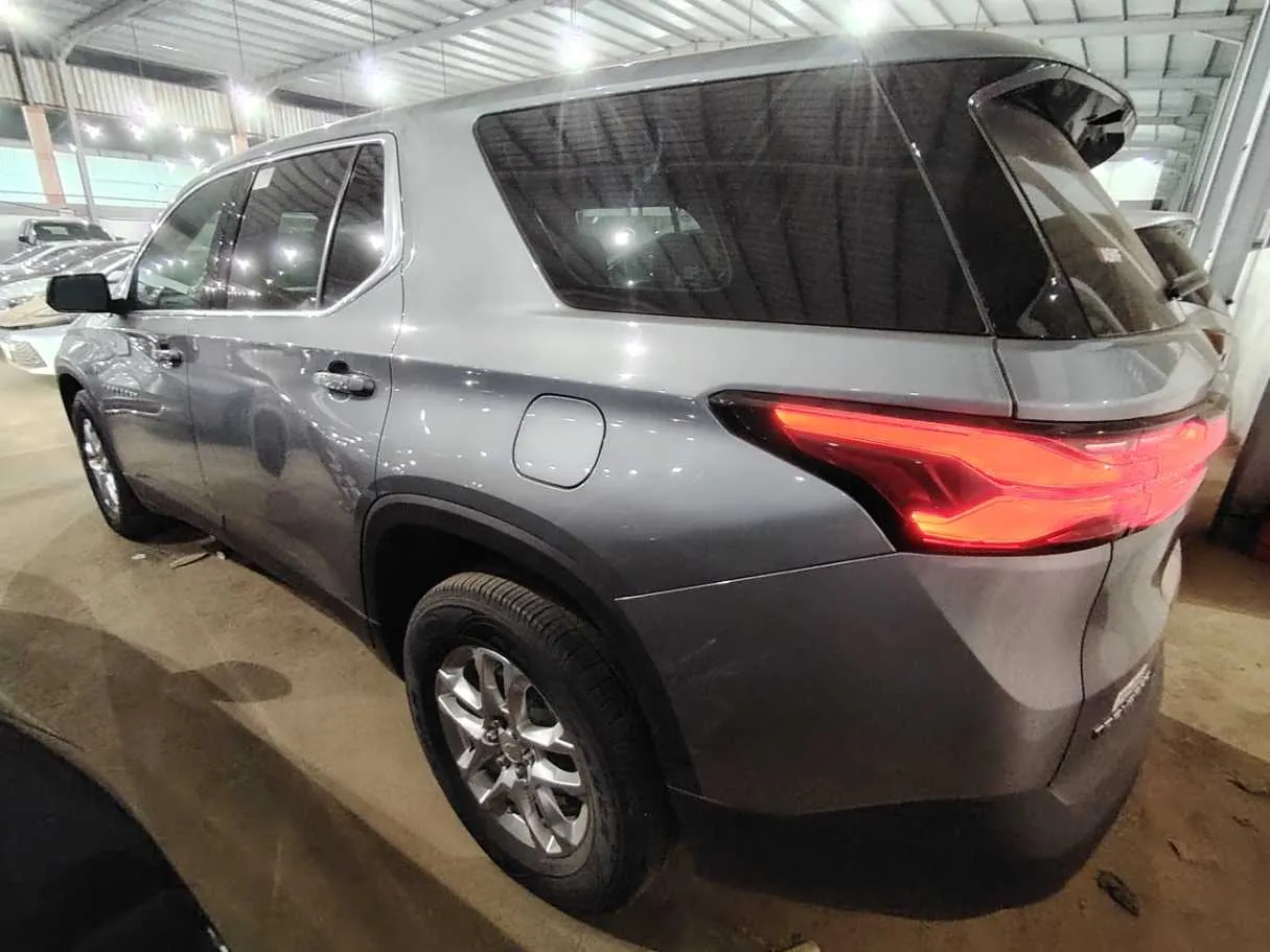 Car image 8
