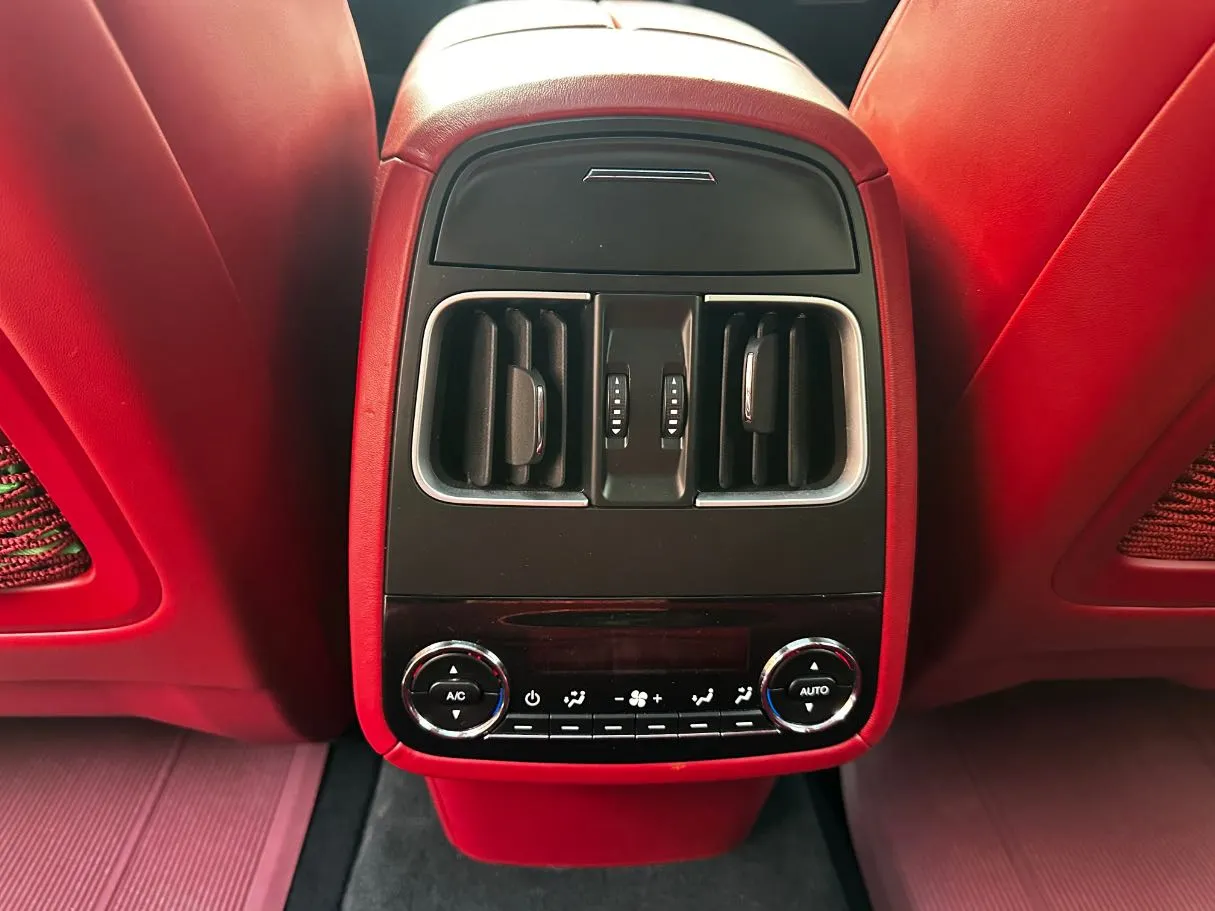 Car image 26
