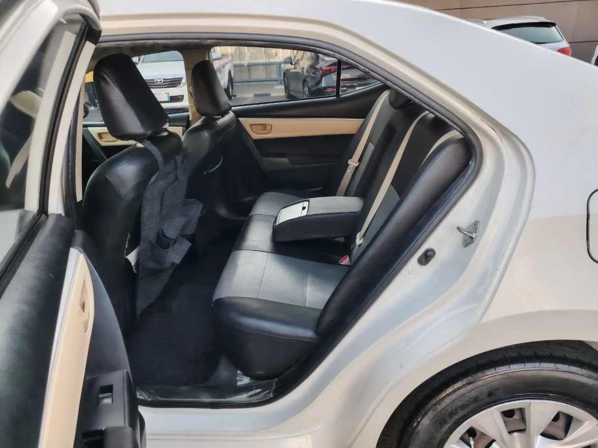 Car image 15